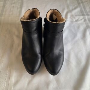Old Navy Black Faux-Fur Trim Ankle Booties